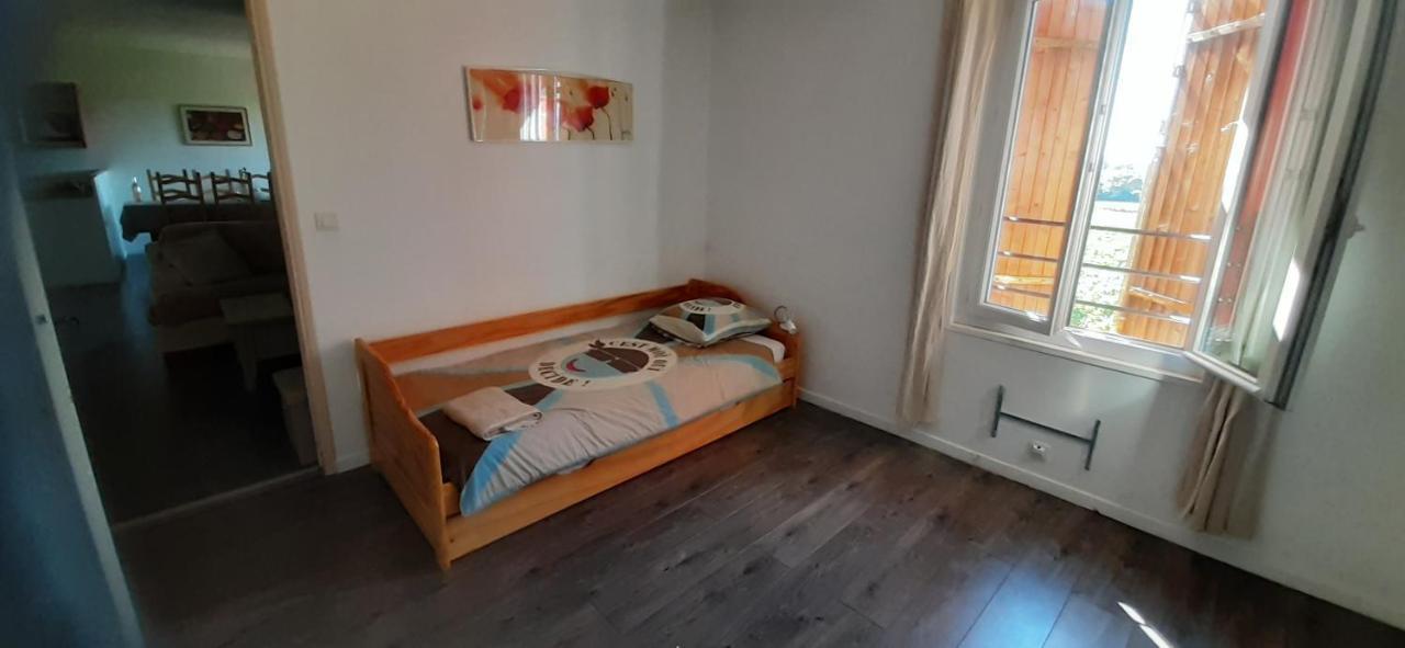 Le Gite Des Cinq Cepages Frejus Ngoại thất bức ảnh